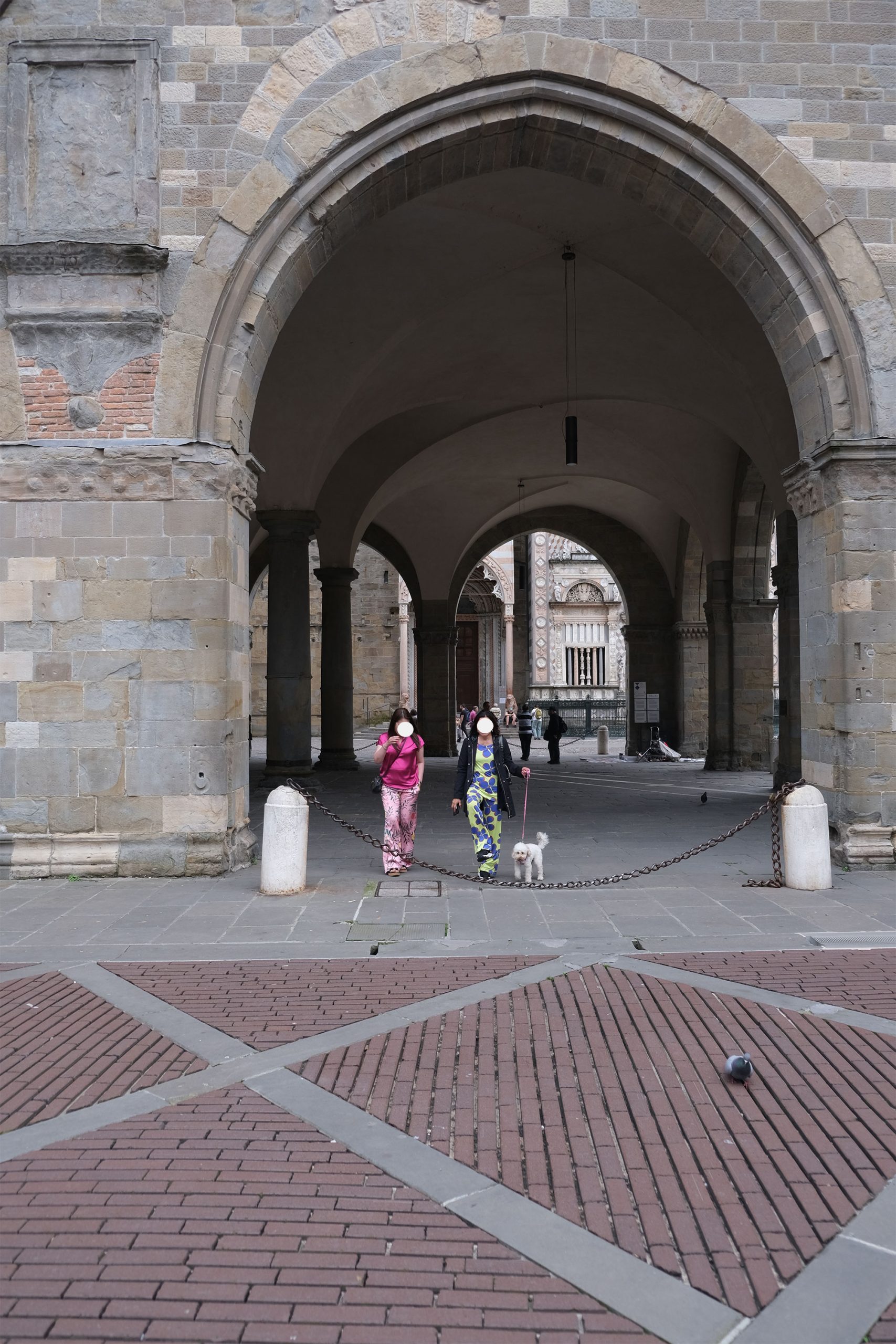 Turiste in Piazza Vecchia